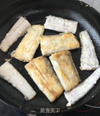 煎带鱼的做法步骤：10