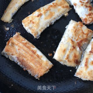 煎带鱼的做法步骤：12