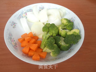 煎牛排的做法步骤：3