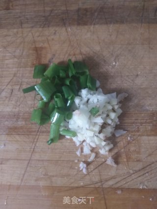 素颜下饭菜：西葫芦烩胡萝卜片的做法步骤：2