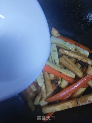 素颜下饭菜：西葫芦烩胡萝卜片的做法步骤：10