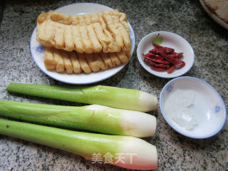 茭白烧兰花豆腐干的做法步骤：1