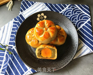 抹茶莲蓉蛋黄月饼的做法步骤：21