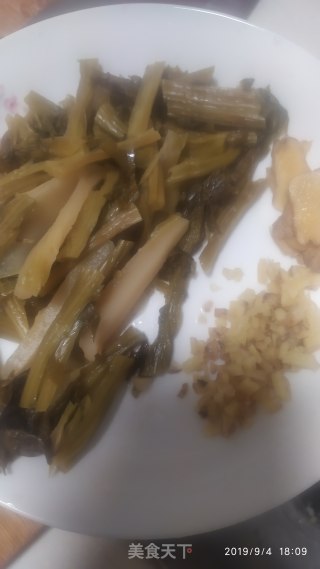 客家咸菜炒牛肉的做法步骤：1