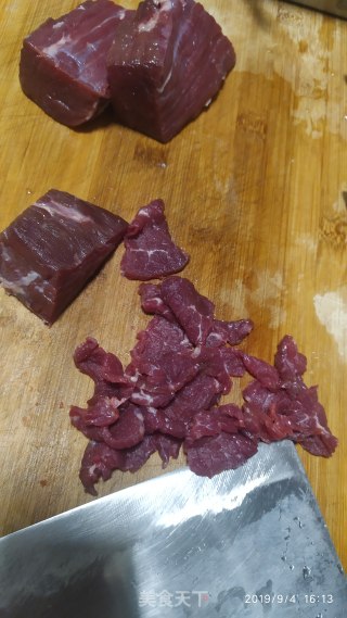 客家咸菜炒牛肉的做法步骤：2