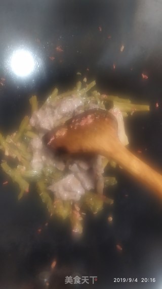 客家咸菜炒牛肉的做法步骤：4