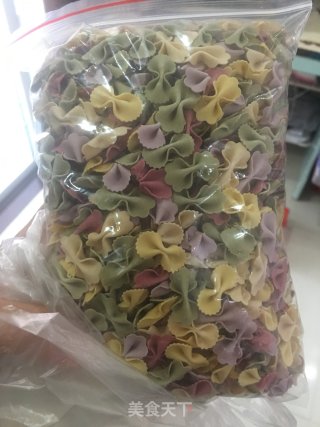 蝴蝶蔬菜面汤的做法步骤：1