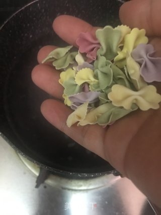 蝴蝶蔬菜面汤的做法步骤：5