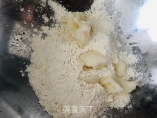 中秋必吃的梅干菜鲜肉月饼的做法步骤：5