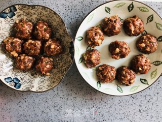 中秋必吃的梅干菜鲜肉月饼的做法步骤：13