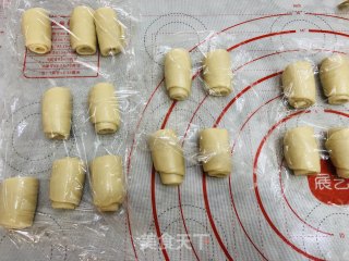 中秋必吃的梅干菜鲜肉月饼的做法步骤：20