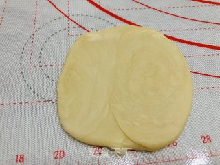 中秋必吃的梅干菜鲜肉月饼的做法步骤：22