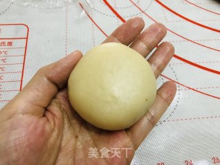 中秋必吃的梅干菜鲜肉月饼的做法步骤：24