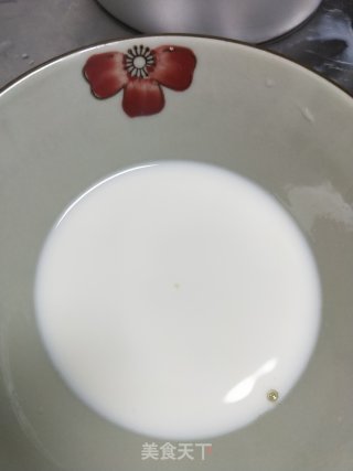 草莓奶冻or慕斯的做法步骤：1