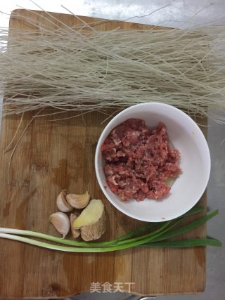 肉末粉条的做法步骤：1