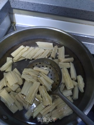 凉拌腐竹的做法步骤：2