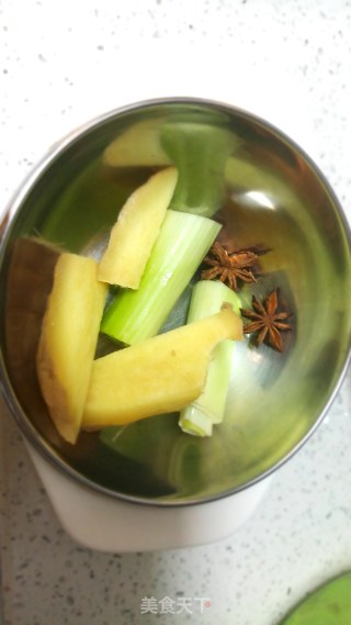 大骨头炖土豆豆角的做法步骤：3