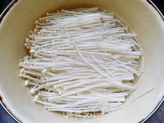 香辣花蛤拌金针菇的做法步骤：4