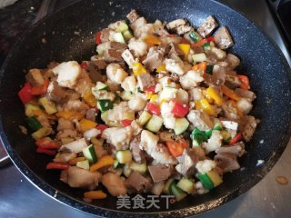 鸡蛋干炒鱼丁的做法步骤：10