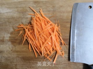 西芹萝卜丝的做法步骤：4