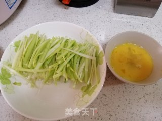 韭黄冬菜炒鸡蛋的做法步骤：2