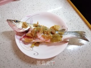 冬菜整鲈鱼的做法步骤：2