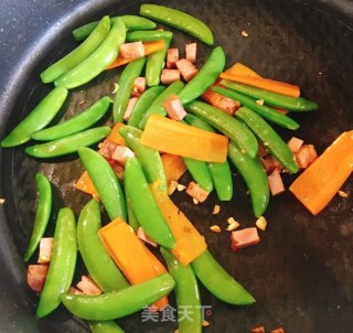 甜豆炒什锦的做法步骤：5