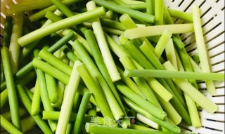 蒜苔炒豆腐松板肉的做法步骤：1
