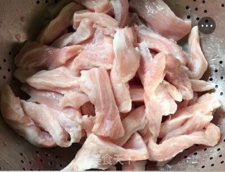 蒜苔炒豆腐松板肉的做法步骤：3