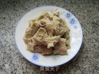 蒜薹炒烤麸的做法步骤：2