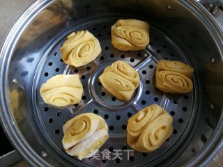 南瓜花卷的做法步骤：8