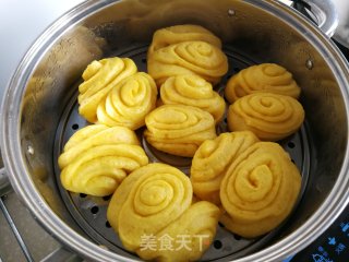 南瓜花卷的做法步骤：9