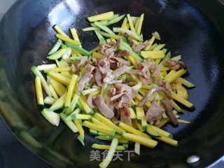 南瓜炒肉丝的做法步骤：5