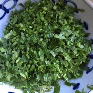 香菜末拌青椒的做法步骤：2