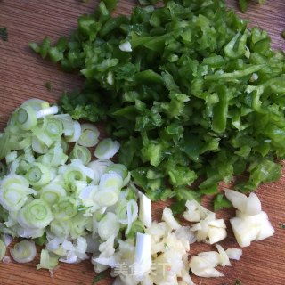 香菜末拌青椒的做法步骤：3