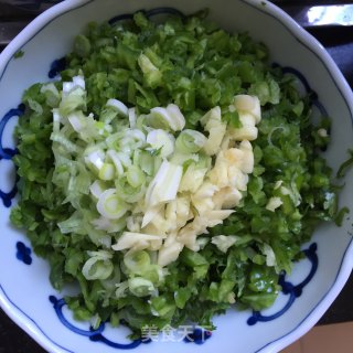 香菜末拌青椒的做法步骤：4