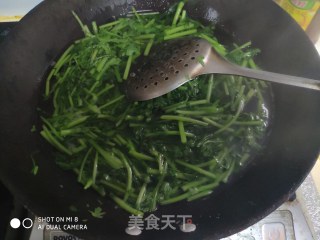 茼蒿鸡蛋的做法步骤：2