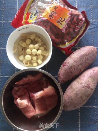 龙骨紫薯汤的做法步骤：1