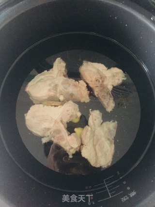 龙骨紫薯汤的做法步骤：4