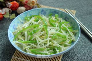 #家常下饭菜#青椒炒豆芽的做法步骤：6