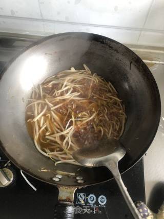 绿豆芽炒粉丝的做法步骤：5