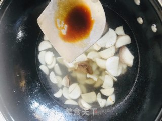 鸡蛋鸡腿菇鲜汤的做法步骤：3