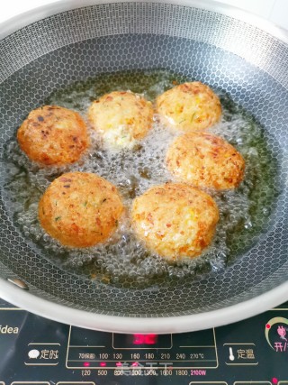 鸡肉版狮子头的做法步骤：6