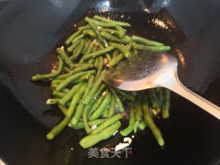 蒜香四季豆的做法步骤：11