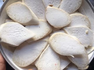 剁椒肉末蒸杏鲍菇的做法步骤：1