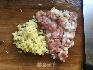 剁椒肉末蒸杏鲍菇的做法步骤：2