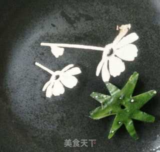 太可爱啦，这个萌草莓饭团一定要做给宝宝吃的做法步骤：5