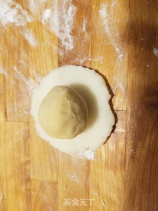 绿豆沙冰皮月饼的做法步骤：10
