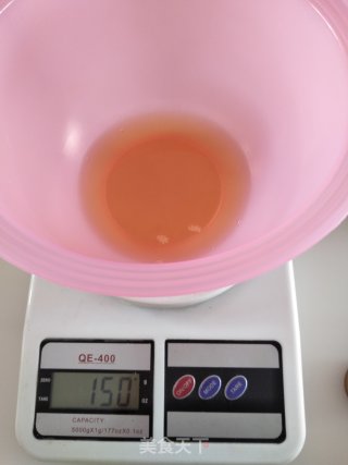 自制五仁月饼的做法步骤：1
