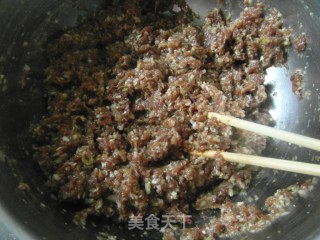 鲜嫩多汁的牛肉包的做法步骤：6